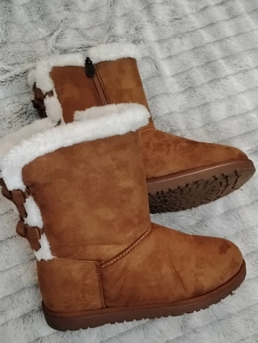 (9W) Women’s Cozy Faux-Suede Boot with Sherpa Lining - Brown